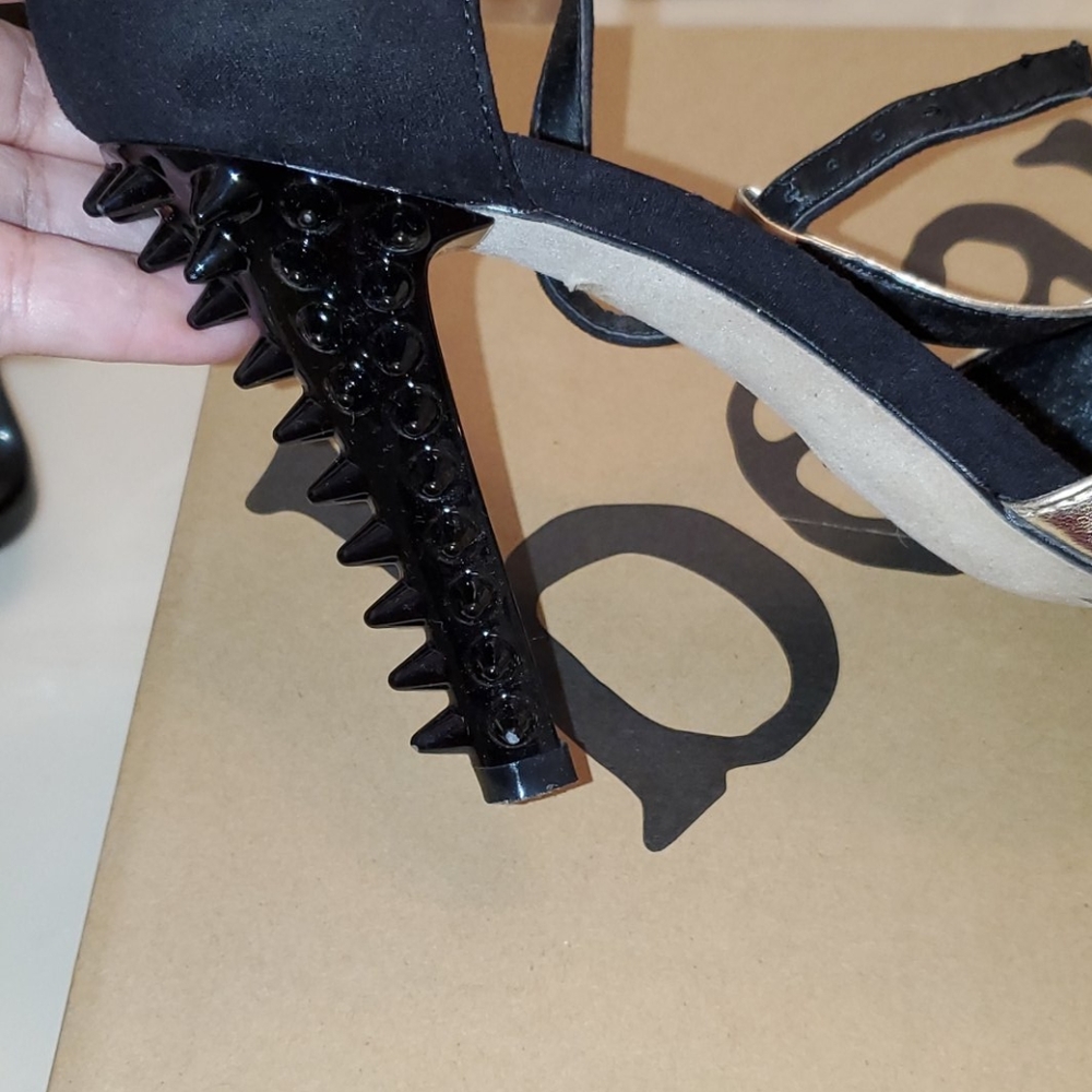 Heels - Picture 2 of 7